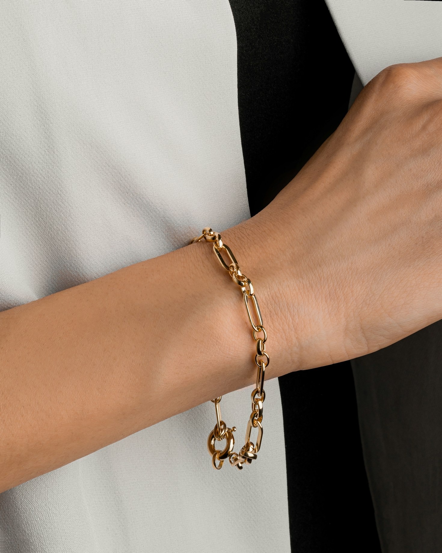 The Rise of Minimalist Jewelry in 2023